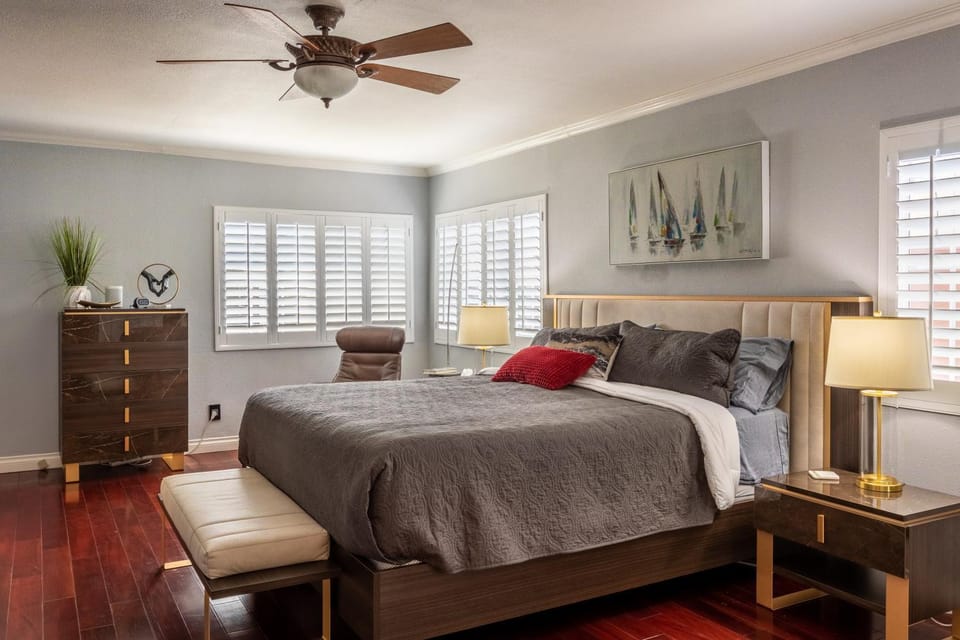 Bed, Photo of the whole room, Bedroom, fireplace