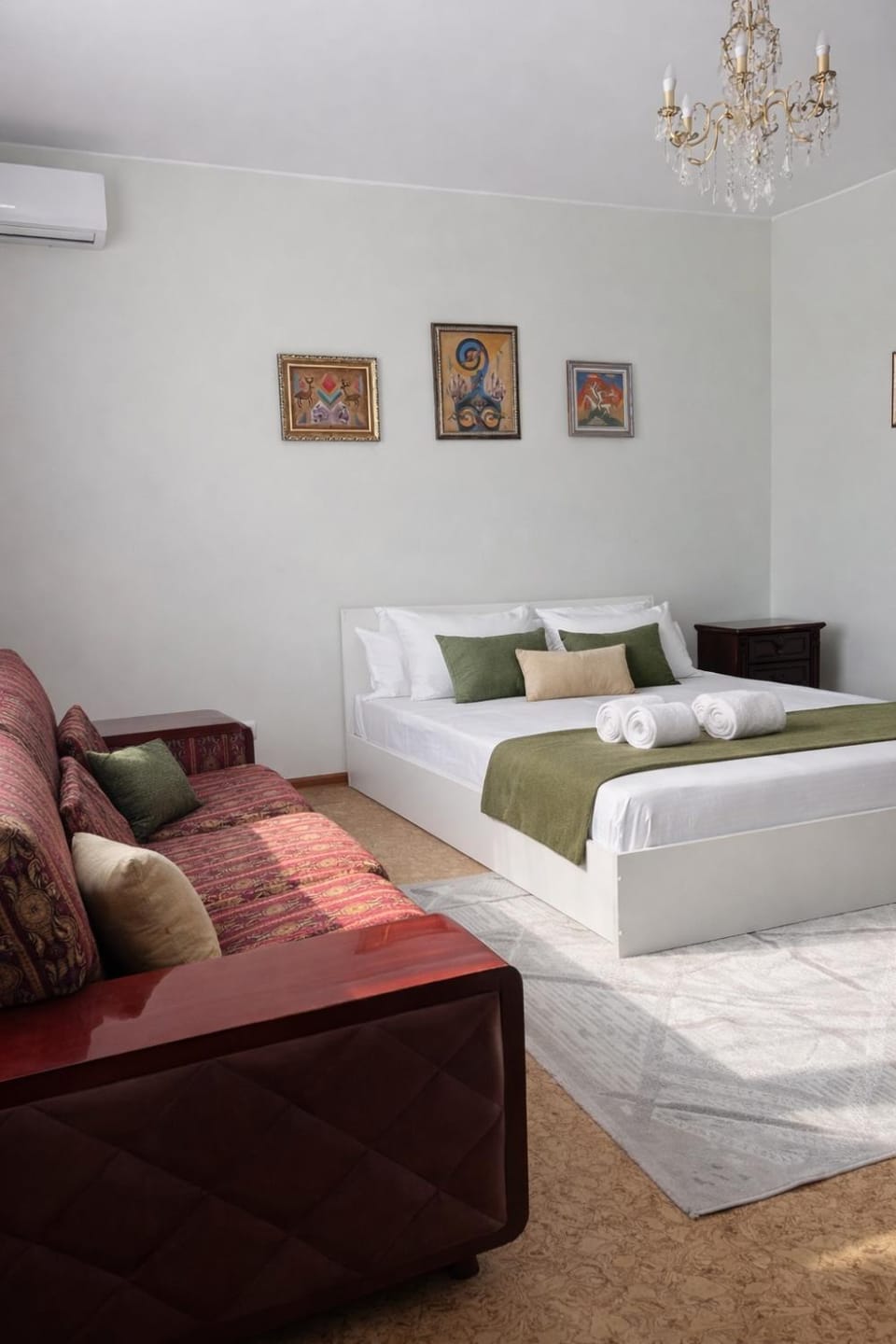 Bed, Photo of the whole room, Seating area, air conditioner