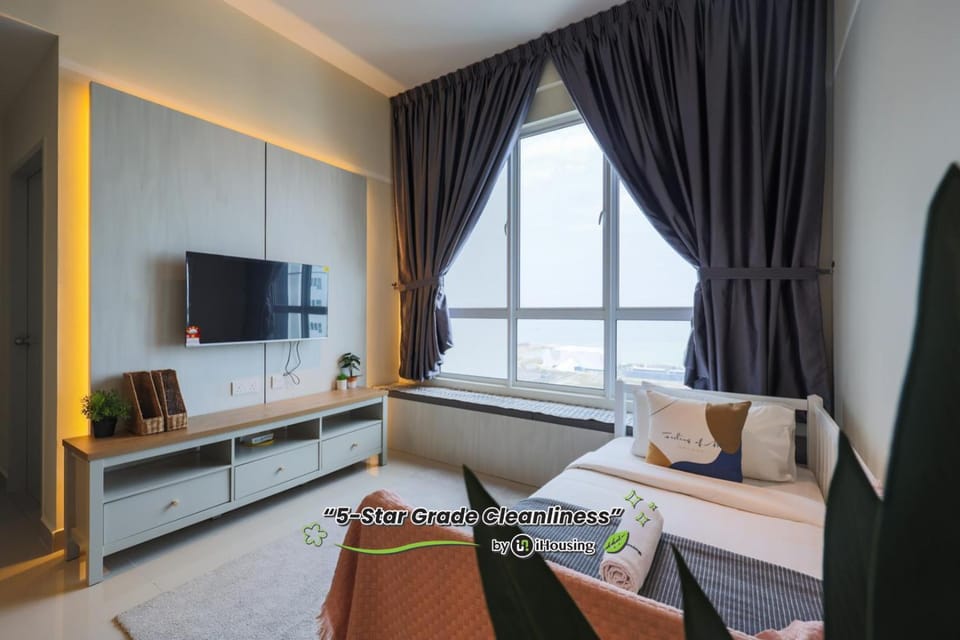 Bed, TV and multimedia, Living room, Seating area