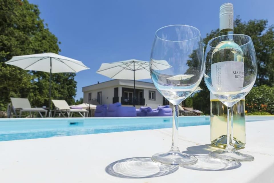 Pool view, Swimming pool, sunbed