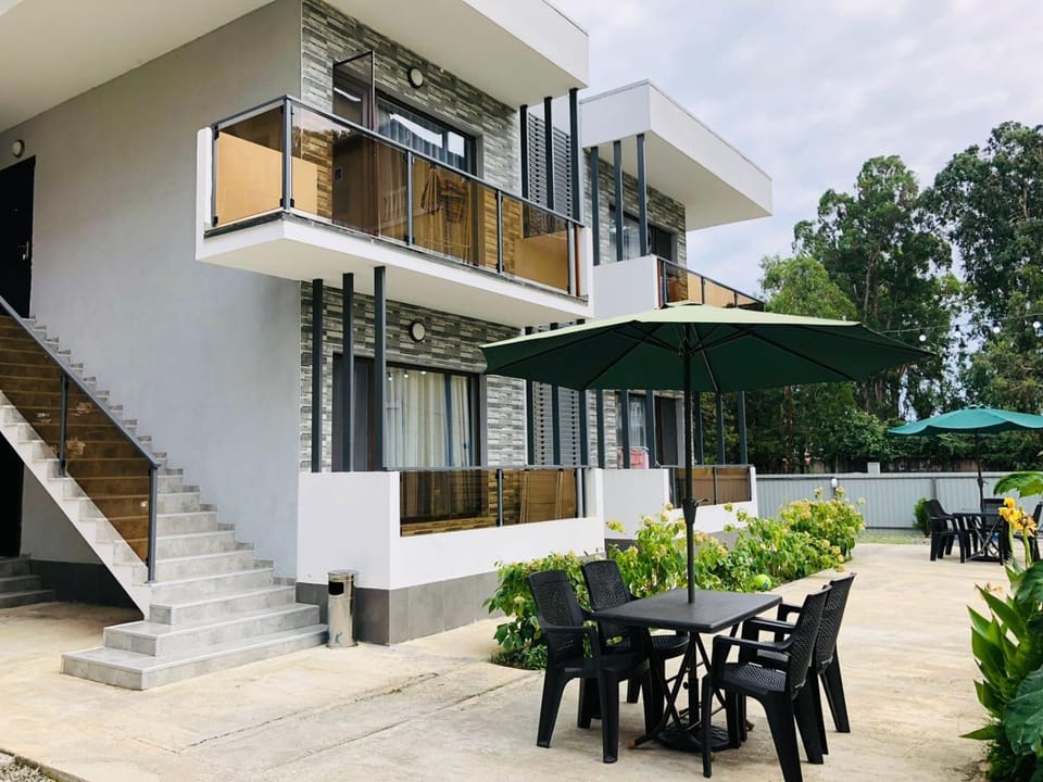 Property building, Spring, Day, Balcony/Terrace, Garden view