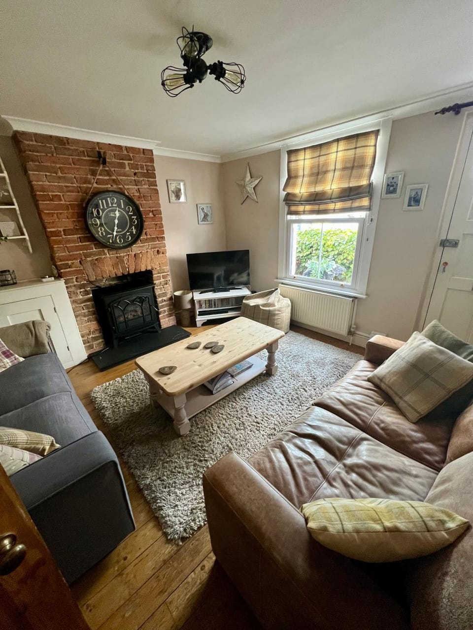 Pretty in Pink - delightful, cosy chichester house House in Chichester
