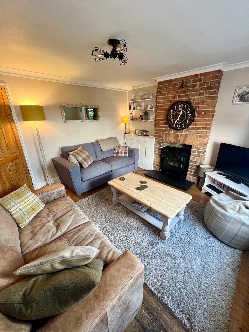 Pretty in Pink - delightful, cosy chichester house House in Chichester