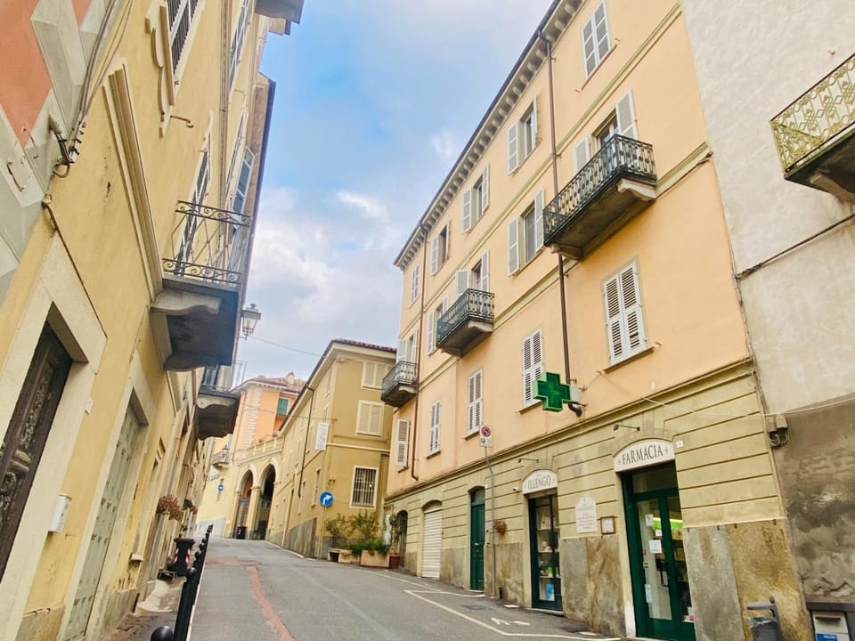 Property building, Neighbourhood, Street view, Location