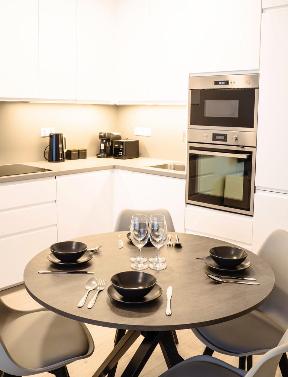Tran Chien Apartment with free private parking Apartment in Prague