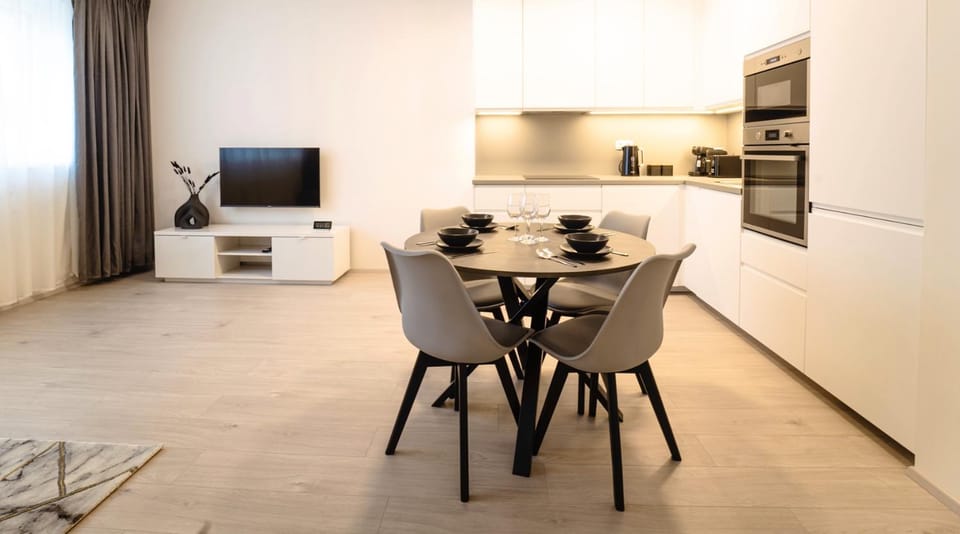 Tran Chien Apartment with free private parking Apartment in Prague