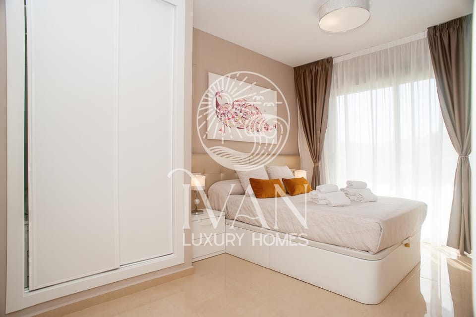 Bedroom, towels