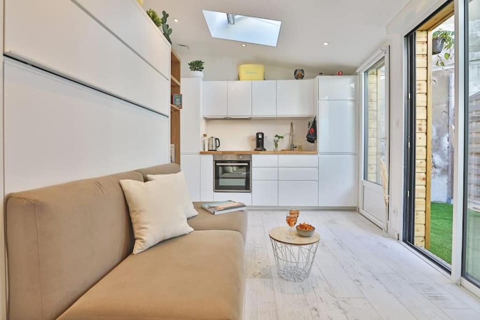 Kitchen or kitchenette, Seating area