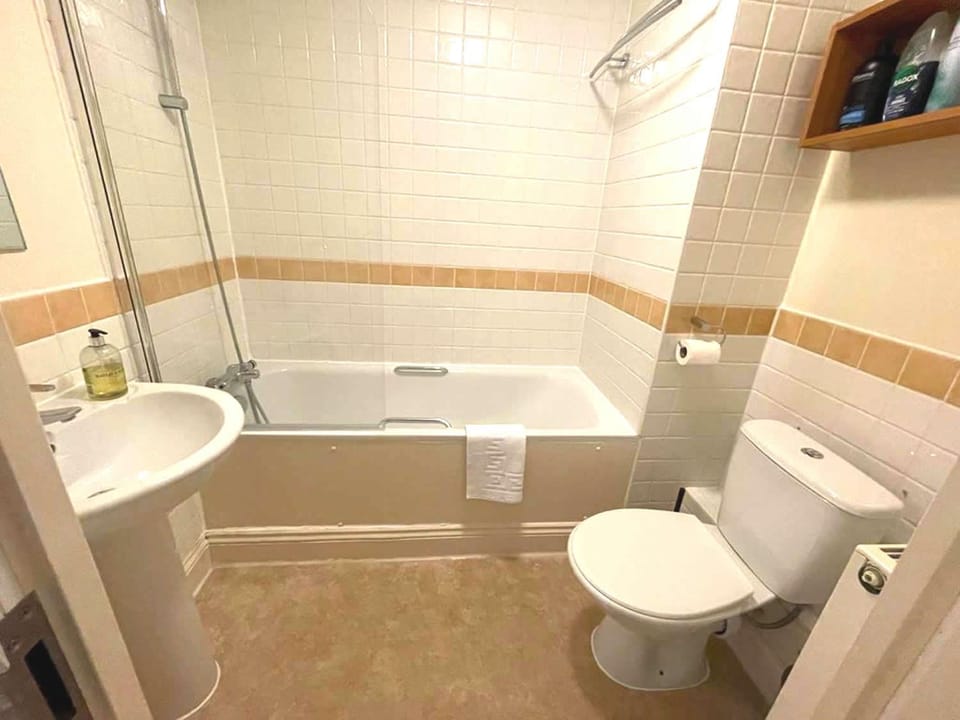 Shower, Toilet, Bathroom, Bath, towels