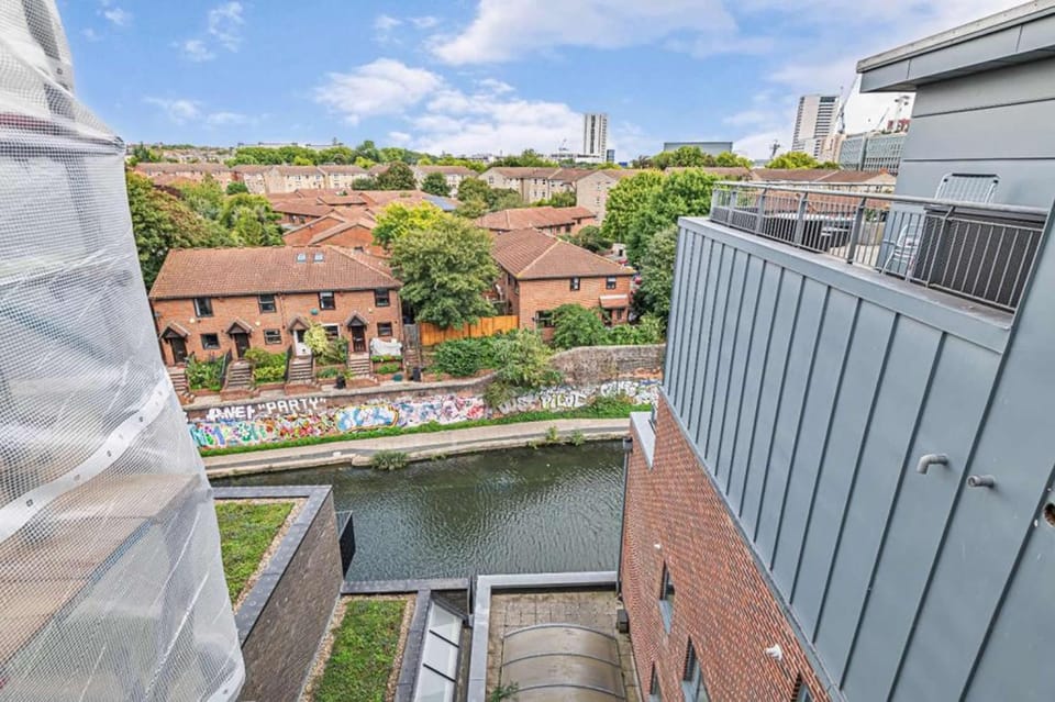 Day, Neighbourhood, View (from property/room), Balcony/Terrace, City view, Landmark view, River view, Street view, Quiet street view