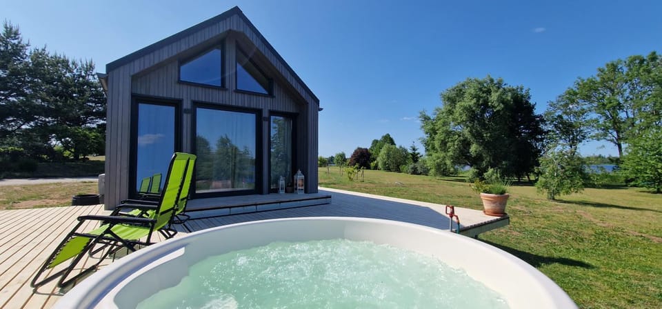 Property building, Hot Tub