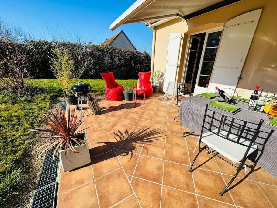 Patio, Day, Garden, View (from property/room), Balcony/Terrace, Dining area, Garden view