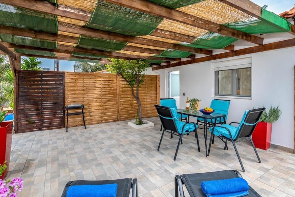Patio, View (from property/room), Balcony/Terrace, Dining area, sunbed