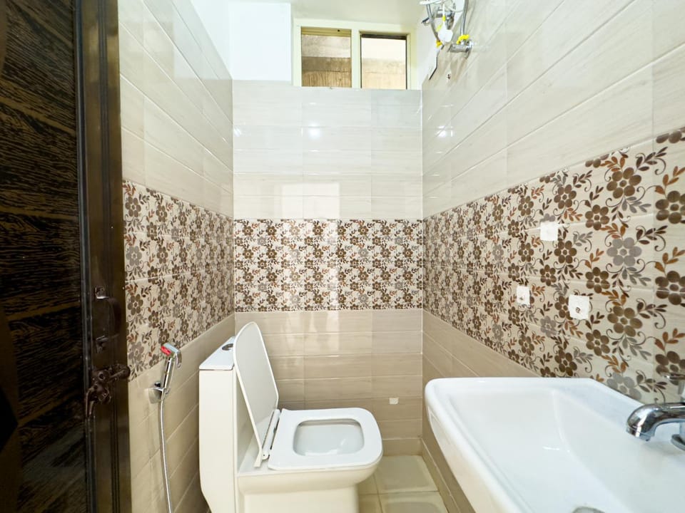 Shower, Toilet, Bathroom, Bath