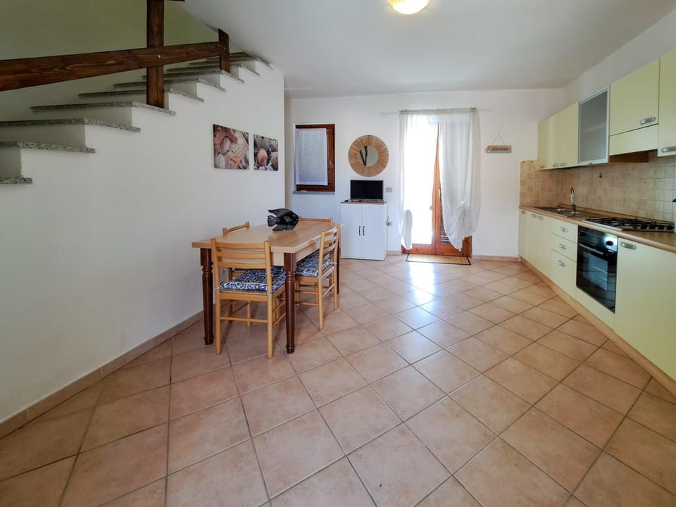 TV and multimedia, Kitchen or kitchenette, Dining area, pet friendly, stove