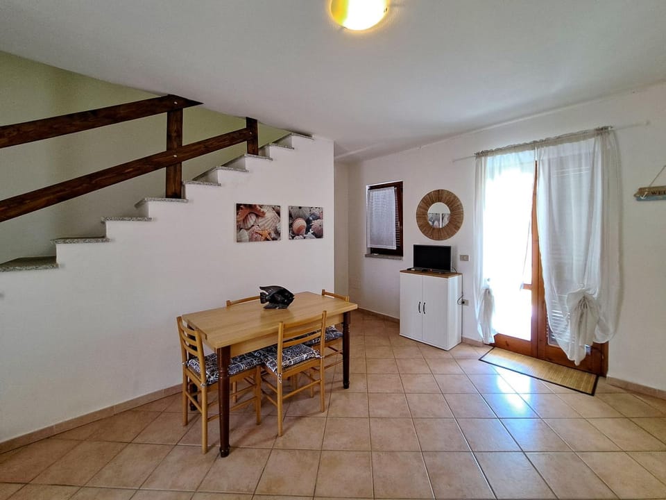 TV and multimedia, Living room, Dining area