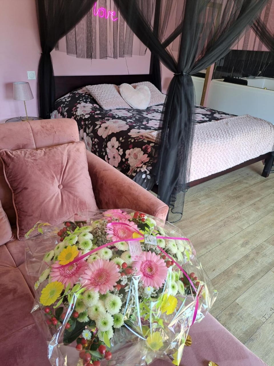 Suite romantique avec jaccuzi privé - La suite d'Élise Bed and Breakfast in Normandy