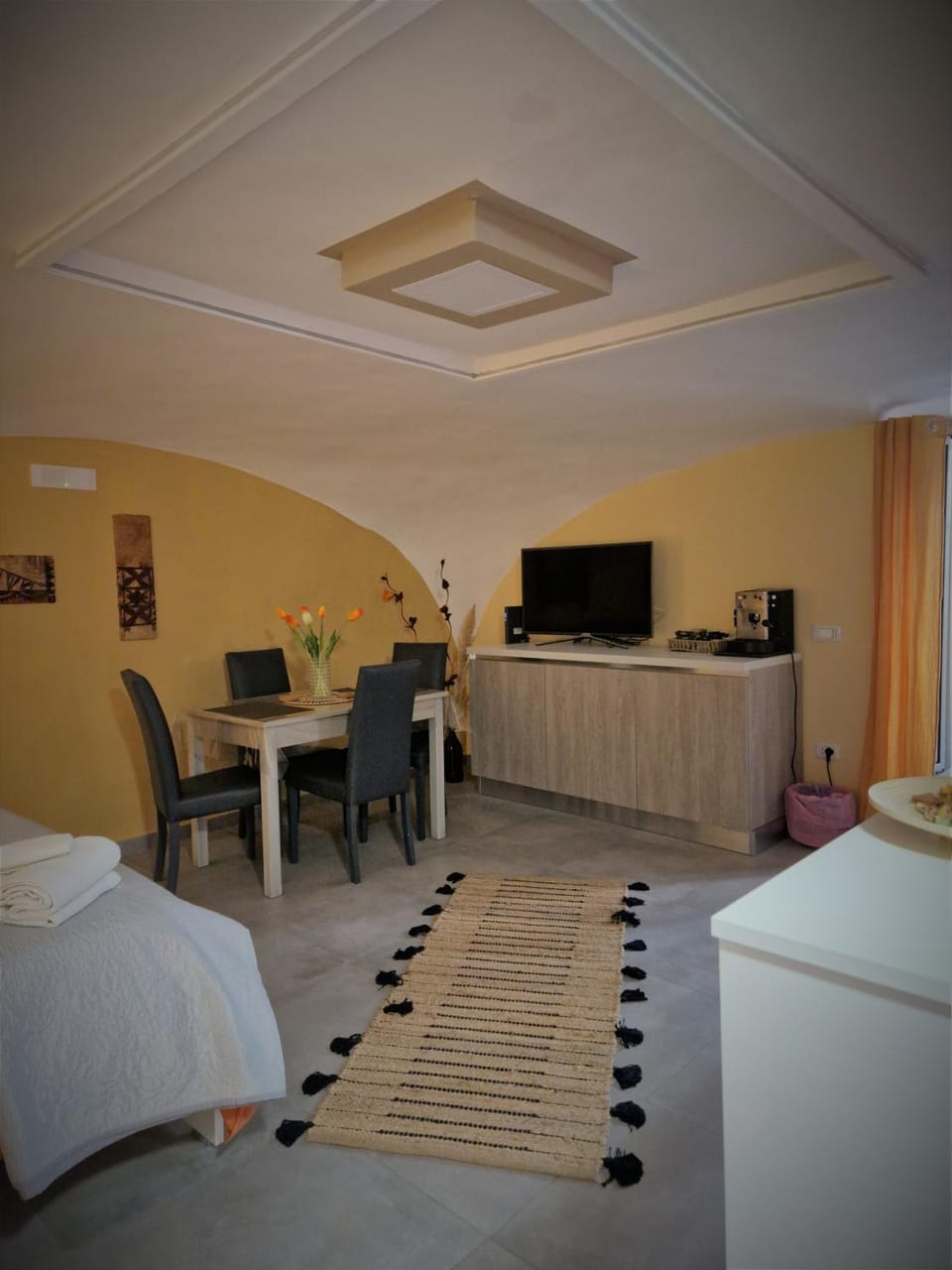 TV and multimedia, Dining area