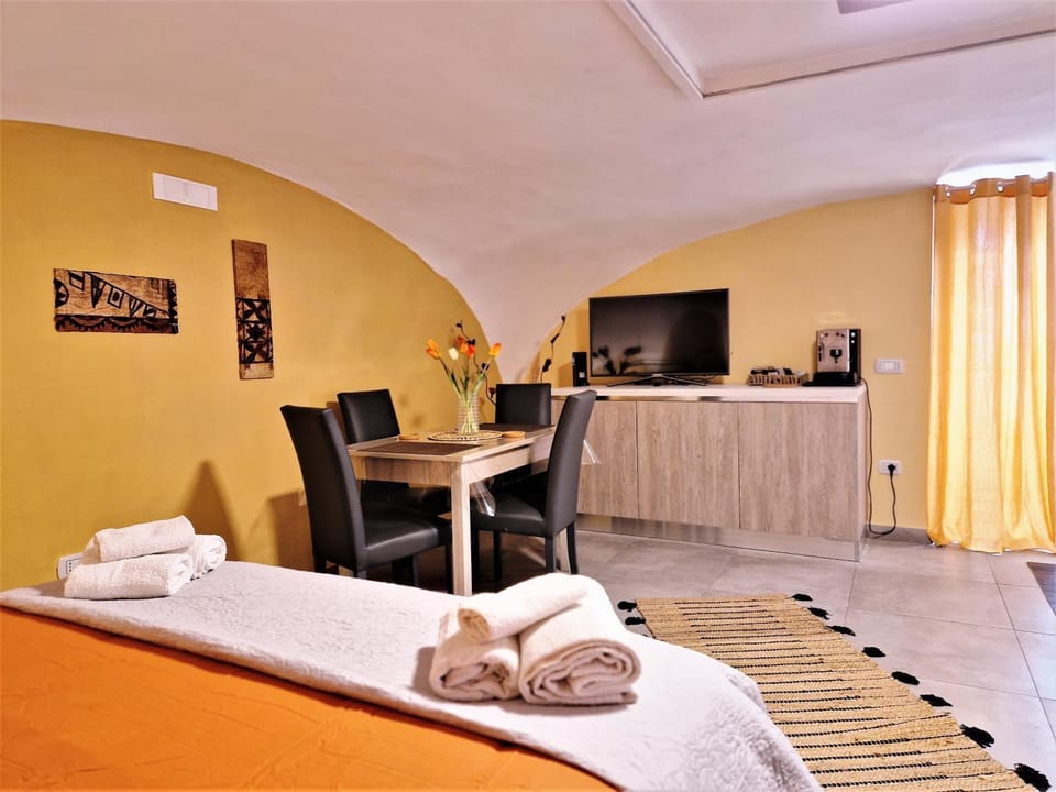 TV and multimedia, Dining area