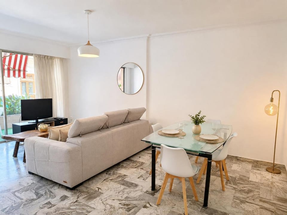 L Alicante Carré d'Or 2 pieces Terrasse Climatise Apartment in Menton