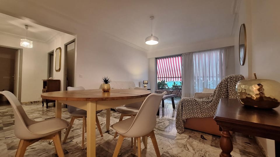 L Alicante Carré d'Or 2 pieces Terrasse Climatise Apartment in Menton