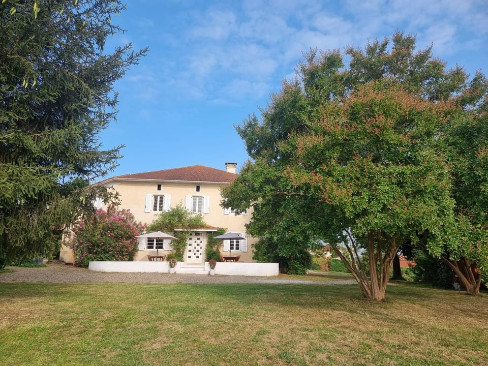 Large country house, private pool & large garden House in Nouvelle-Aquitaine