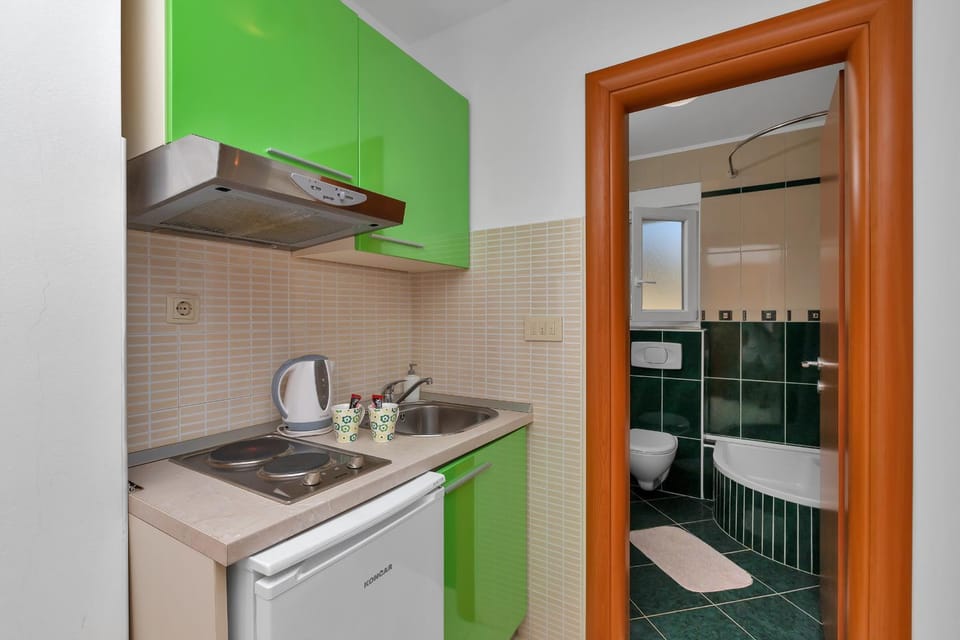 Shower, Bathroom, Kitchen or kitchenette