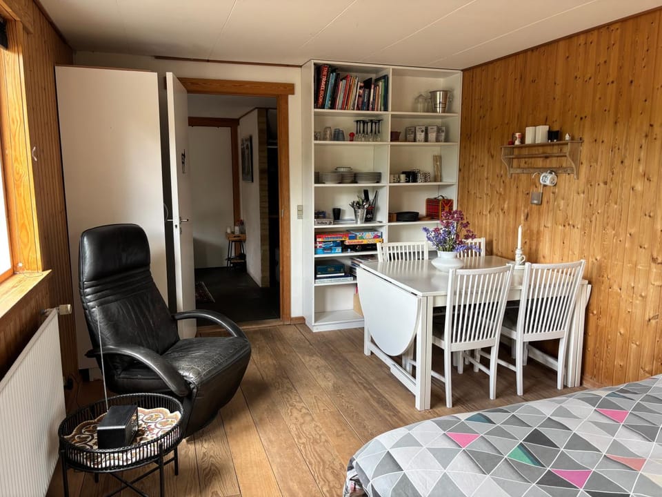 Seating area, Dining area, Bedroom