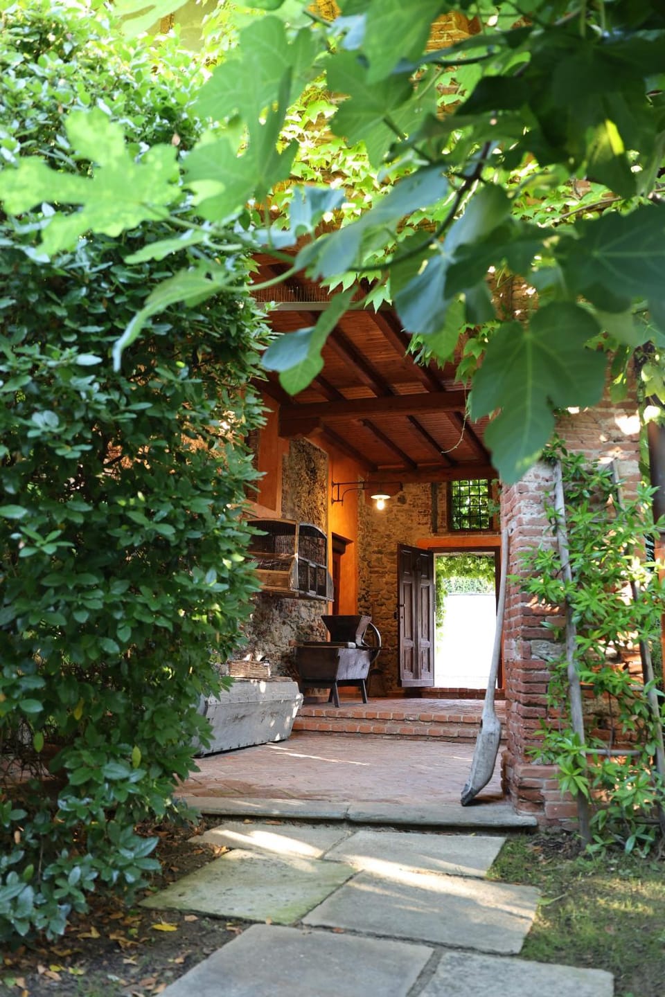 Property building, Facade/entrance, Garden