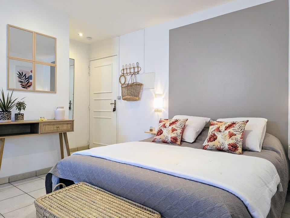 Bed, Bedroom, wardrobe
