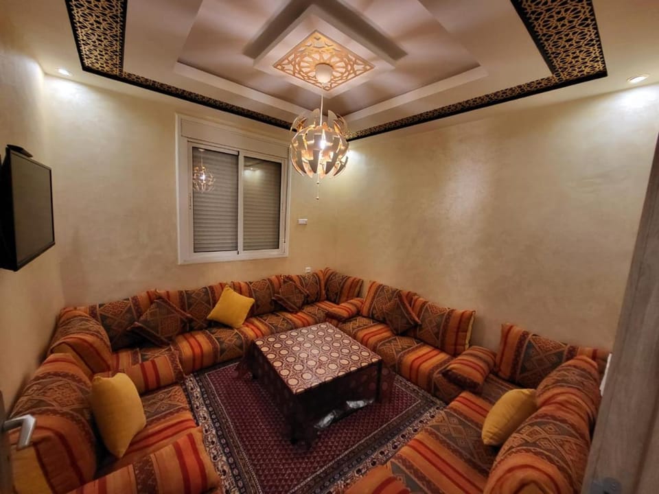 Staff, Living room, Photo of the whole room, Seating area, Dining area, Food, Lunch, Dinner