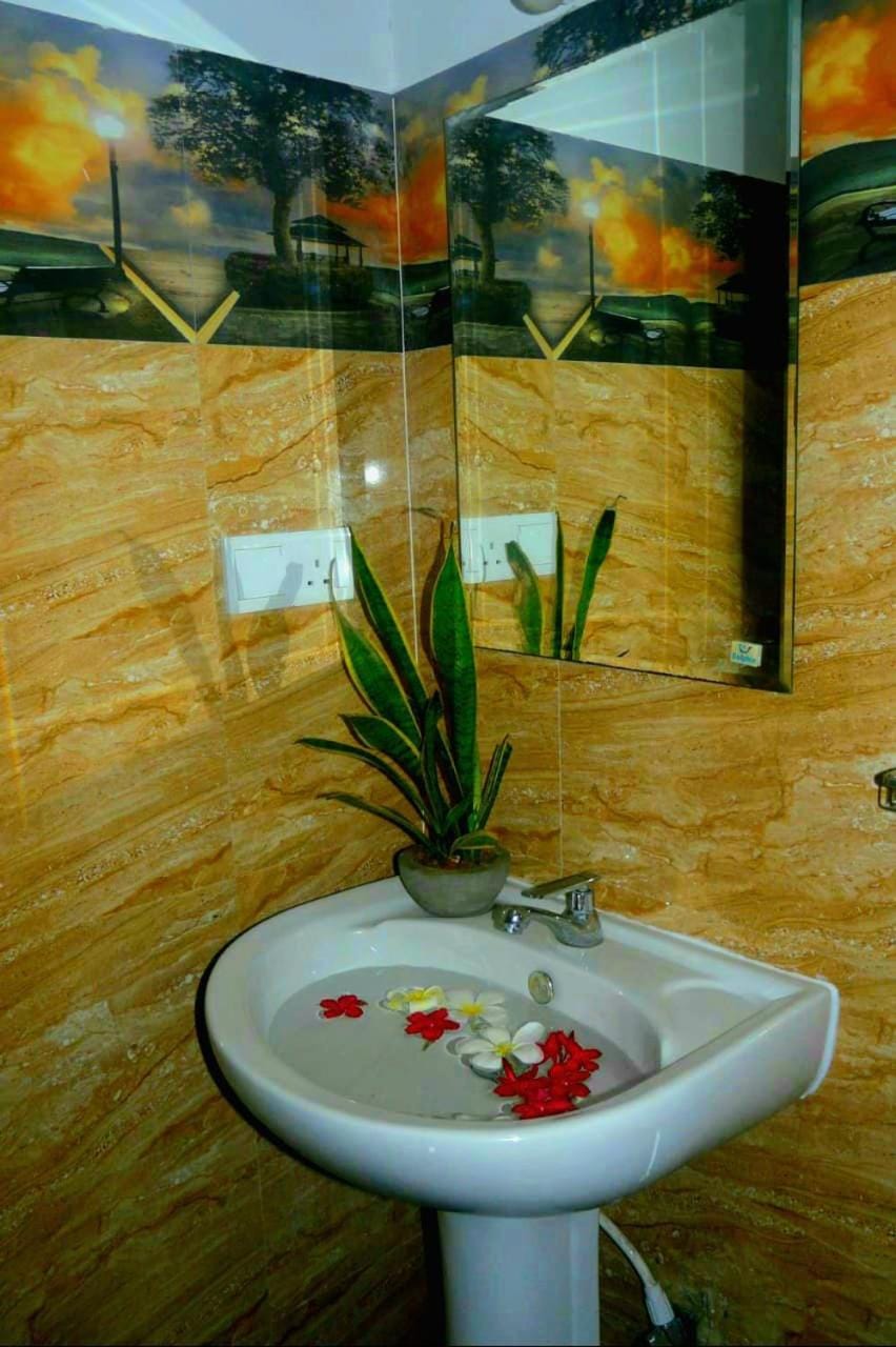 THE FREEDOM Bed and Breakfast in Hikkaduwa