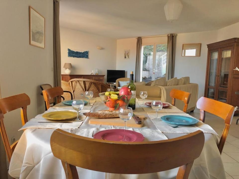 "Villa Llum i Mar", au coeur de Banyuls sur mer, 3 chambres avec climatisation, 2 SDB, garage,6 personnes, classée 3 étoiles Villa in Alt Empordà