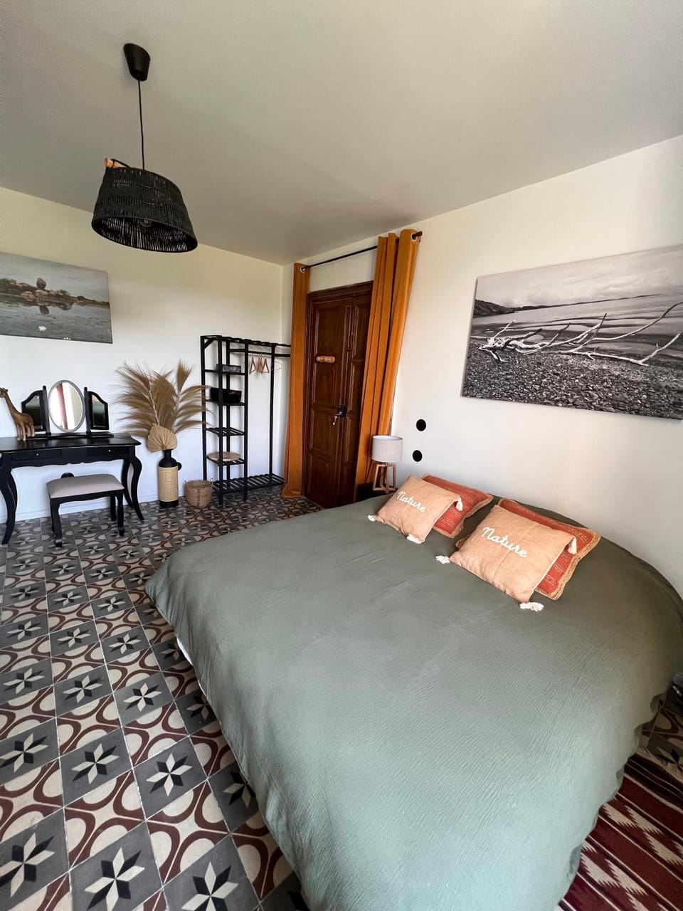 Bed, Photo of the whole room, Bedroom