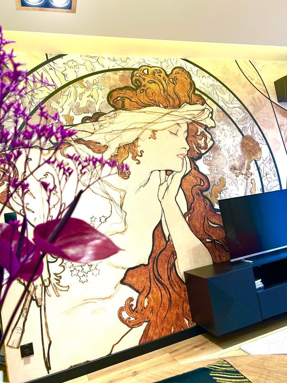 Communal lounge/ TV room, Decorative detail, Evening entertainment