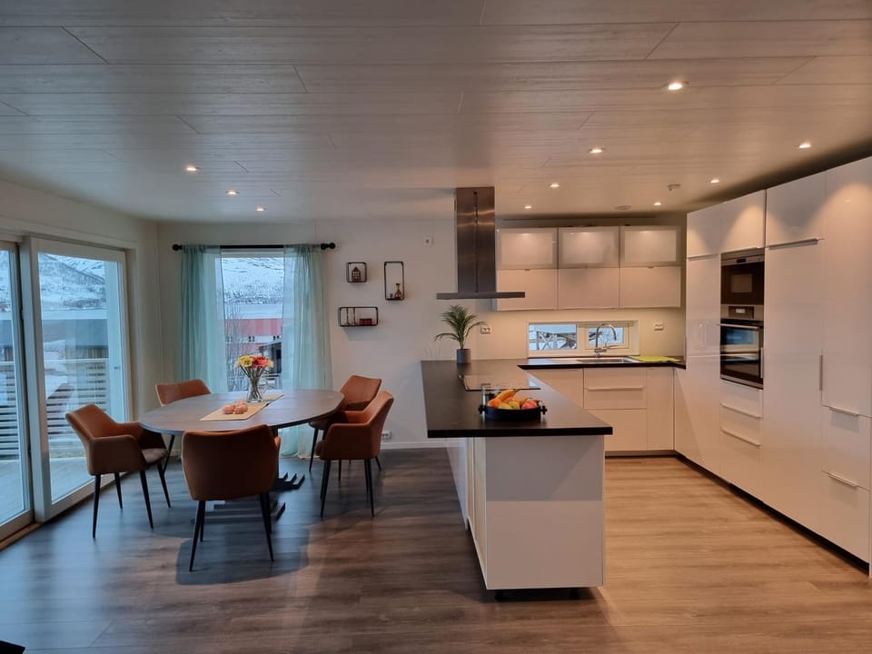 Kaldfjord Sea House Villa in Troms Og Finnmark