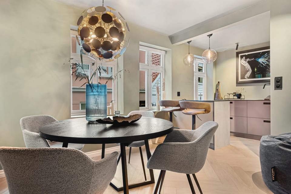 Kitchen or kitchenette, Living room, Seating area, Dining area, pet friendly, stove
