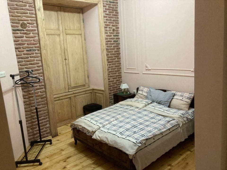 Deluxe Studio in Historic Building Heart of Tbilisi Apartment in Tbilisi, Georgia