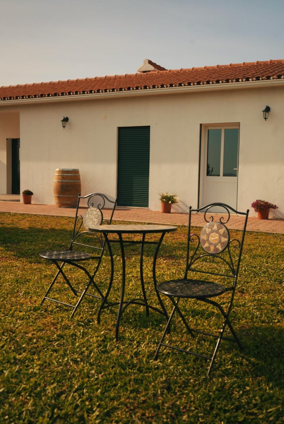 Property building, Patio, Spring, Day, Garden, Dining area