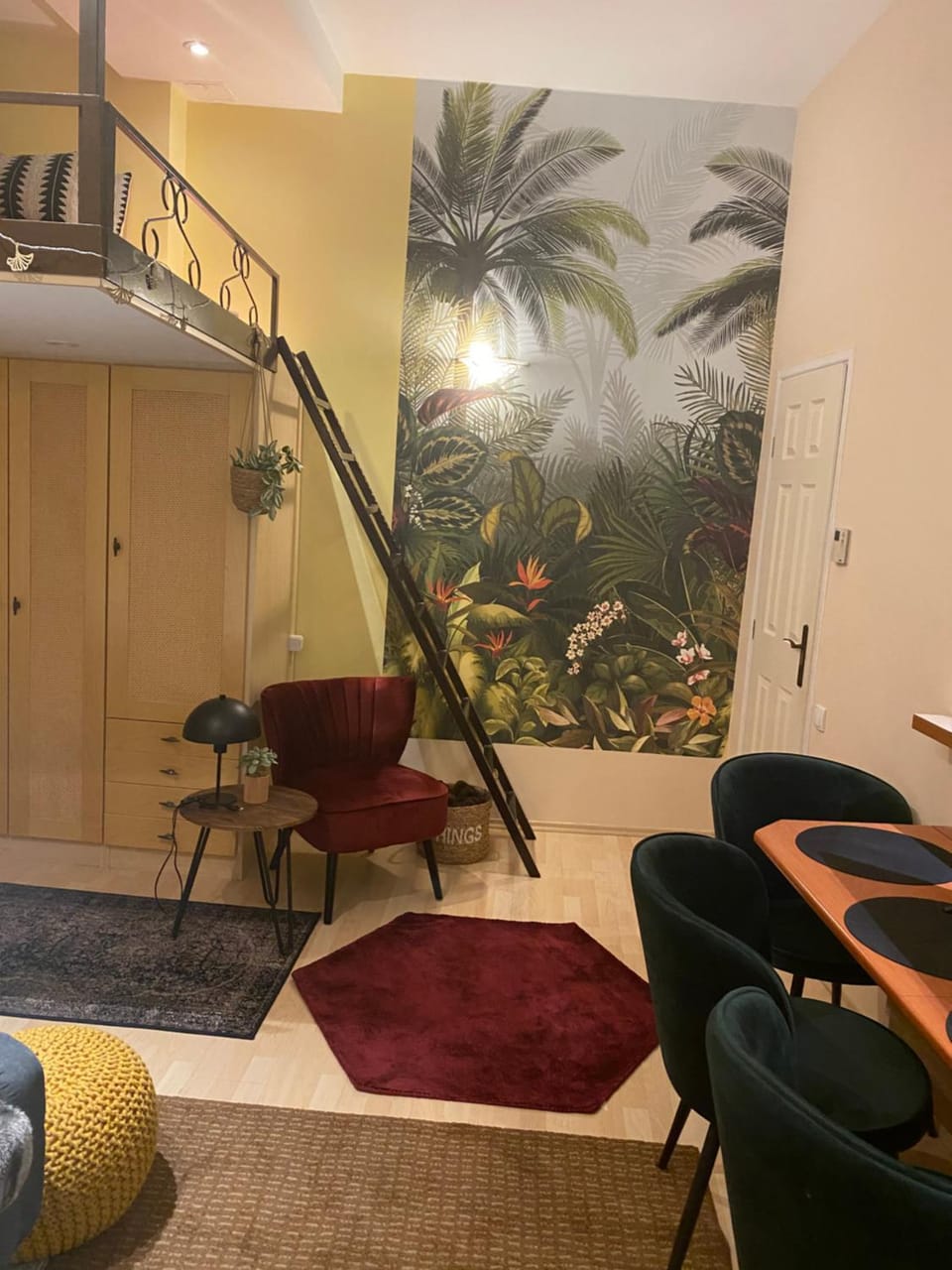 Living room, Seating area