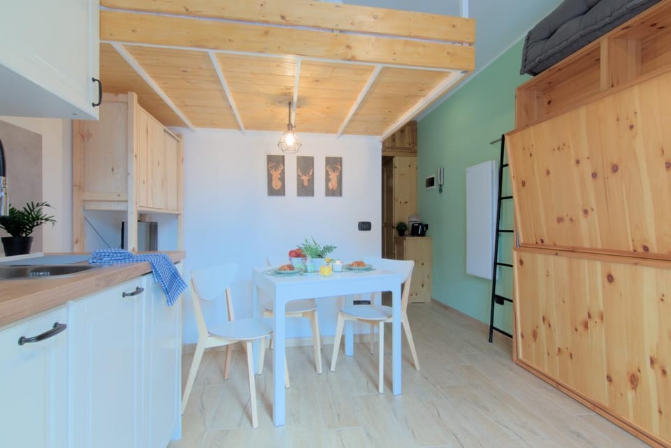 Living room, Seating area, Dining area, stove