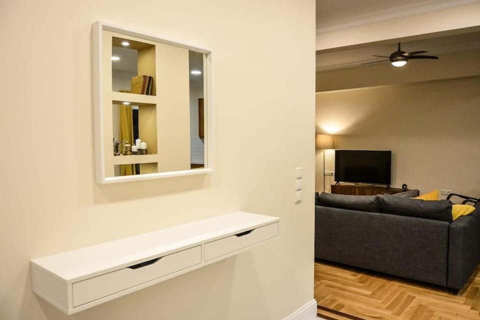 The Parthenon Terrace ReNoVaTeD with a view ! Apartment in Athens
