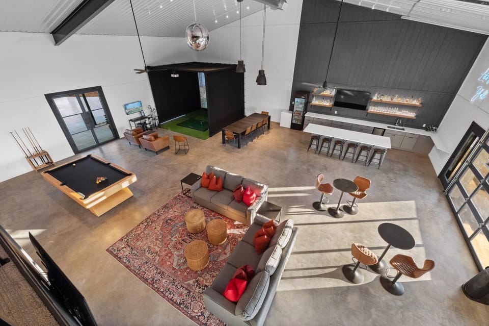 NEW-3 Properties on 10 acres sleeps 20 - Fun!! House in Rio Grande