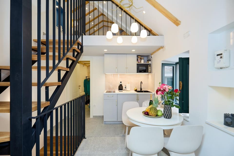 Dining area, kitchen