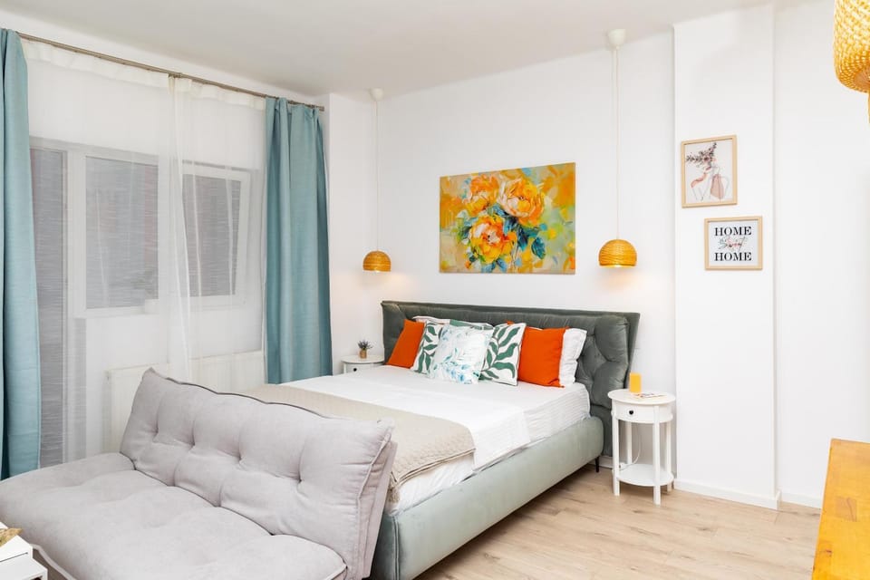 Old City- Big Studio Apartment in Bucharest