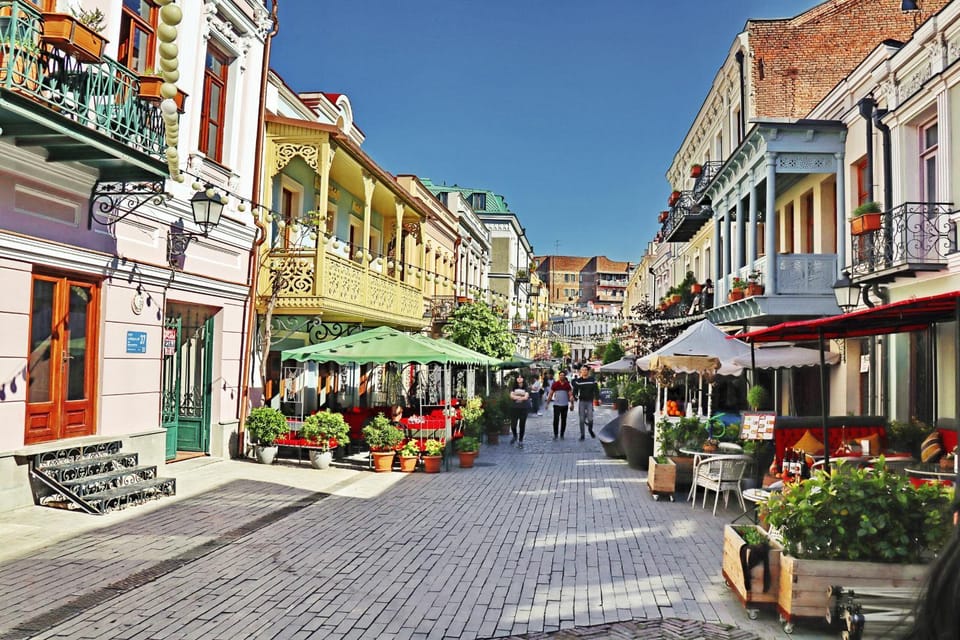 Property building, Nearby landmark, Neighbourhood, City view, Street view, Location