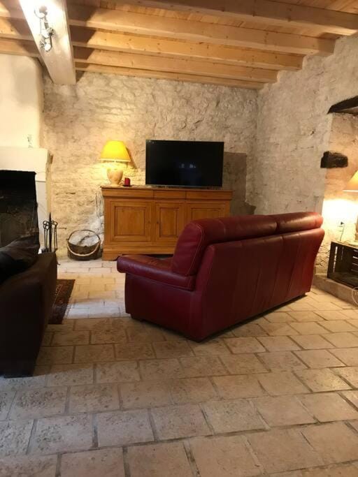 Grand gîte au calme avec piscine House in Nouvelle-Aquitaine