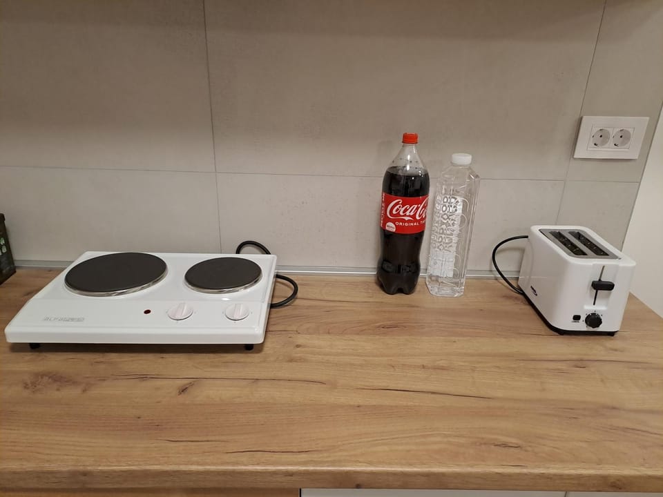 Coffee/tea facilities, toaster