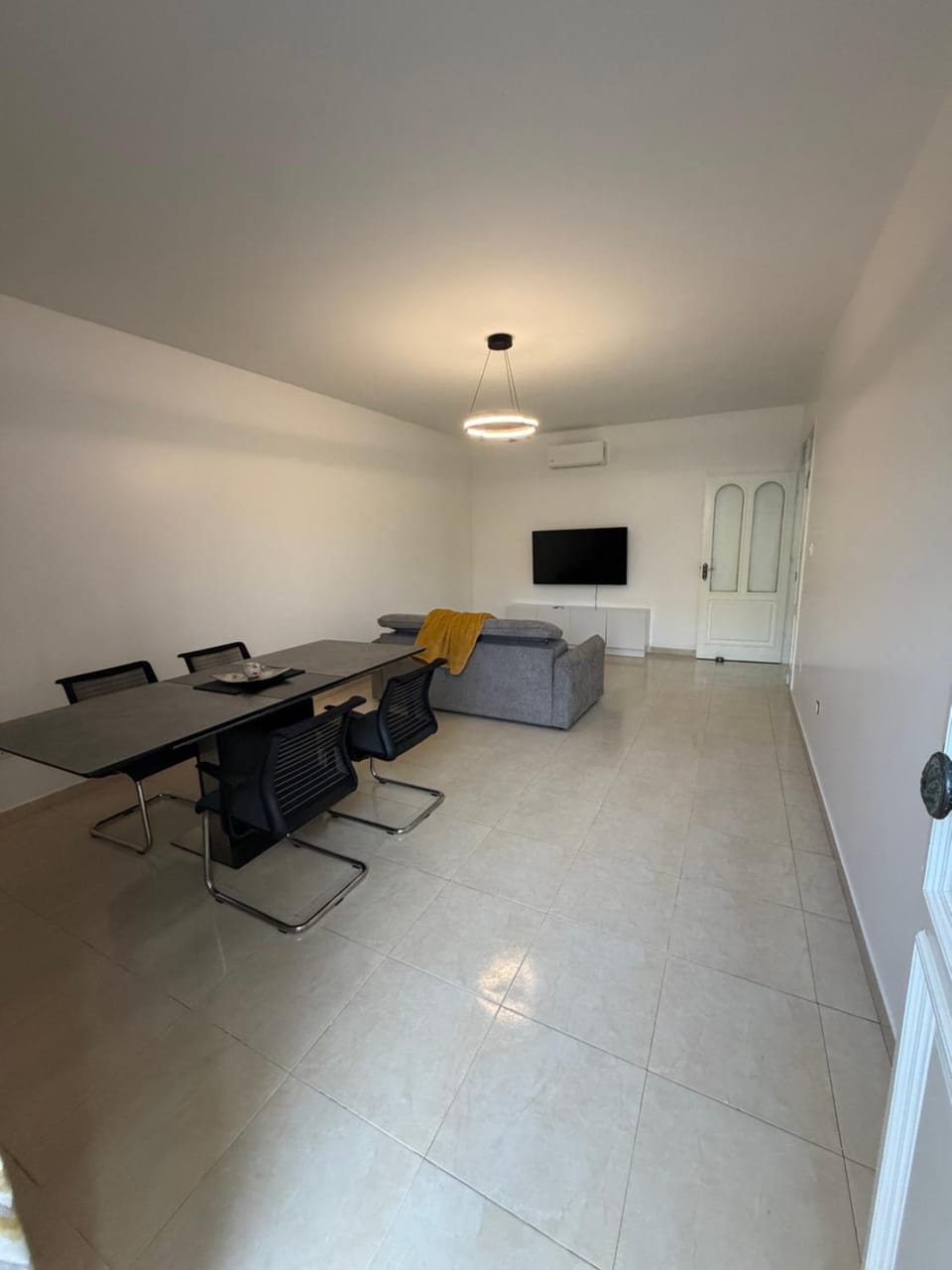 TV and multimedia, Living room, Seating area, Dining area