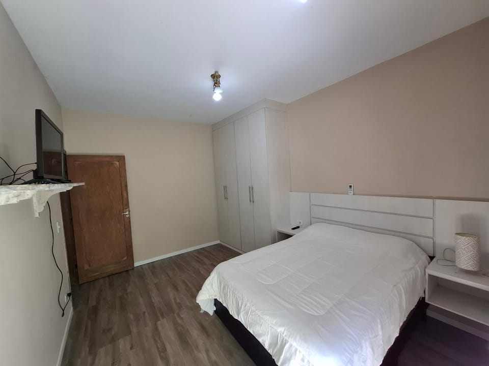 Bed, TV and multimedia, Bedroom, wardrobe